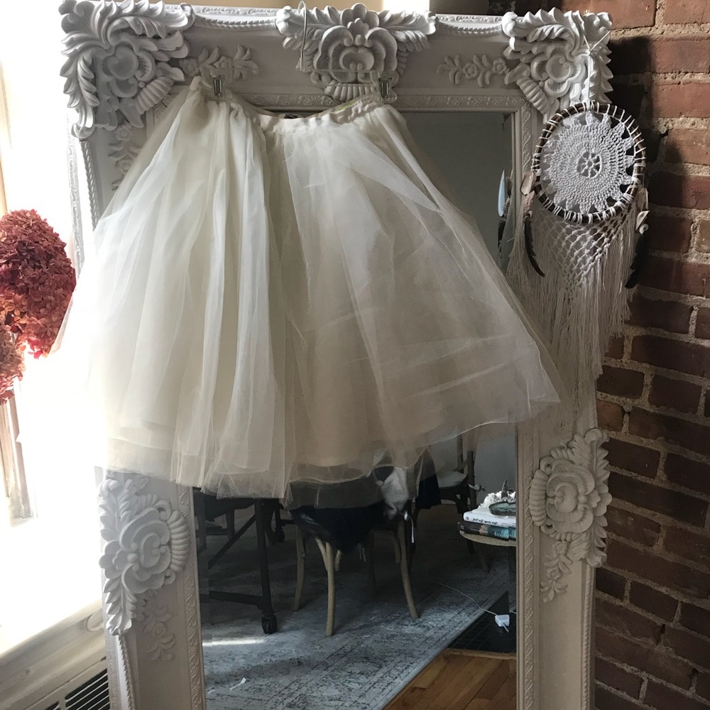 Alice + Olivia off white tutu size 0 skirt